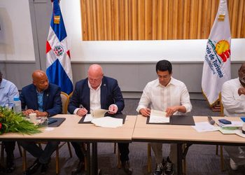 David Collado impulsa alianza para fortalecer el transporte turístico en República Dominicana