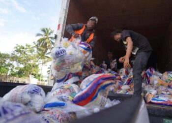 Realizan operativo de entrega de alimentos para familias vulnerables en Sánchez, Samaná