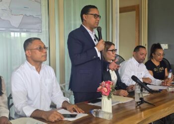 Diputados escuchan a comunitarios sobre propuesta de fusionar La Majagua y El Catey