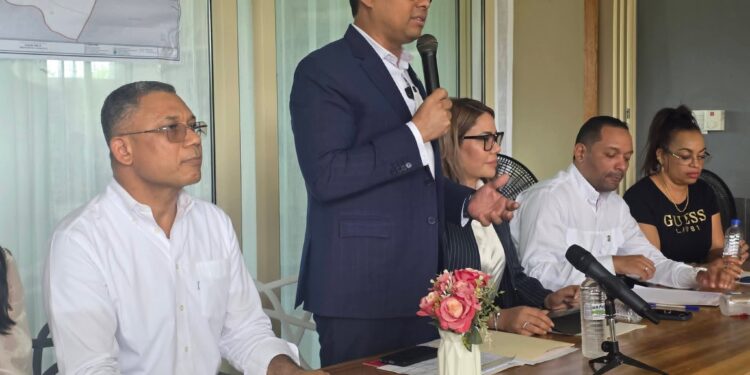 Diputados escuchan a comunitarios sobre propuesta de fusionar La Majagua y El Catey