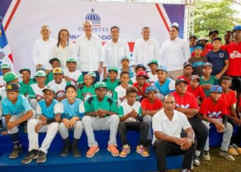 Niños de Samaná reciben estadio de béisbol infantil completamente remozado