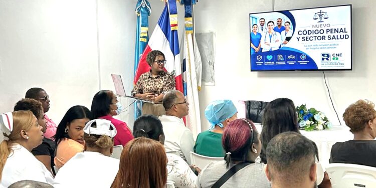 Hospital Dr. Leopoldo Pou de Samaná capacita a su personal sobre el nuevo Código Penal y su impacto en el sector salud.