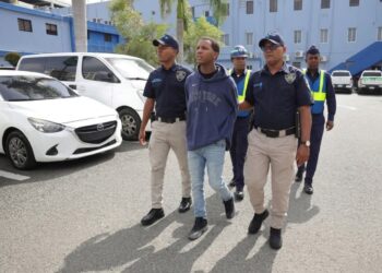 Se entrega acusado de presuntamente obligar a una adolescente a ingerir una sustancia tóxica
