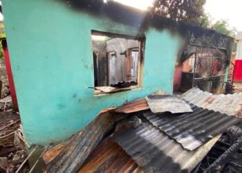 Incendio reduce a cenizas vivienda en elsector Hoyo del Cacao, en Las Terrenas