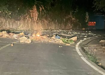Huelga por apagones paraliza varias comunidades de Samaná; residentes exigen soluciones urgentes