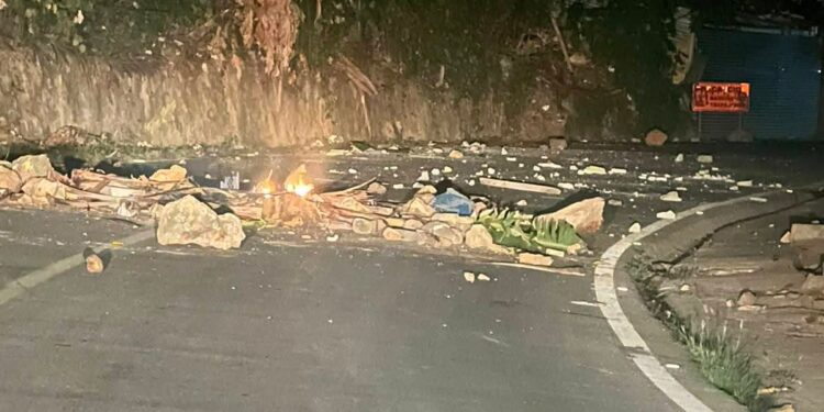 Huelga por apagones paraliza varias comunidades de Samaná; residentes exigen soluciones urgentes