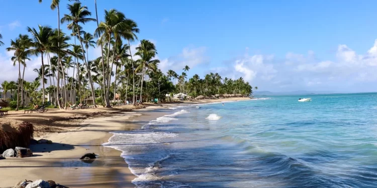Turismo reitera que nadie puede impedir el acceso a las playas públicas y anuncia medidas para reforzar su protección