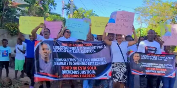 Marcha en Juana Vicenta exige la liberación de Alcedo de los Santos