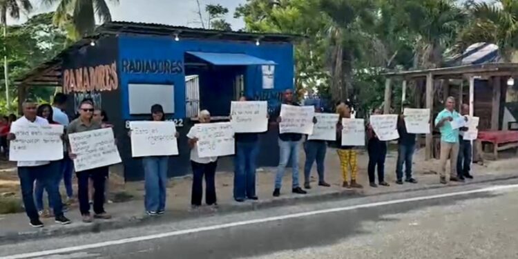 Comunitarios impiden reunión de la diputada Sonia Núñez en La Lometa y reafirman que el territorio pertenece a Samaná