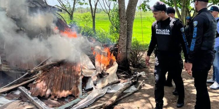 DINTEL y Policía Preventiva realizan operativos contra puntos de venta de sustancias ilícitas en María Trinidad Sánchez