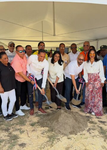 Dan primer picazo a nueva plaza de intercambio comercial Nagua