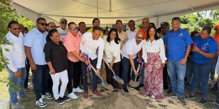 Dan primer picazo a nueva plaza de intercambio comercial Nagua