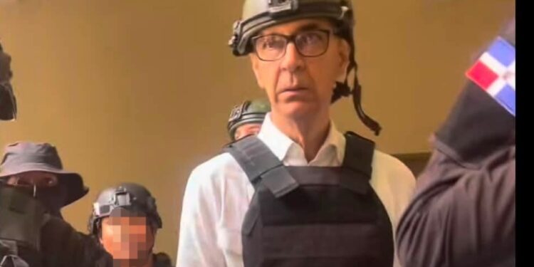 Santiago Hazim comparece ante tribunal por solicitud de prórroga en caso SeNaSa