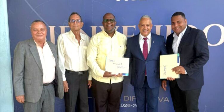 Luis Sarante y Néstor Paulino asumen nuevas presidencias del CODIA en Samaná y María Trinidad Sánchez
