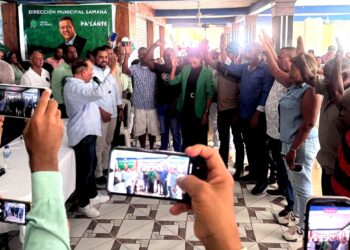 Fuerza del Pueblo juramenta nuevos dirigentes durante actividad en Samaná
