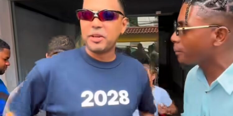 Santiago Matías recorre Las Terrenas, Sánchez y Samaná en jornada de firmas de Dominicanos Primero