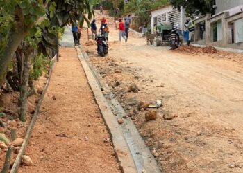 Las Terrenas avanza con trabajos de aceras y contenes en La Jagua de Hoyo del Cacao