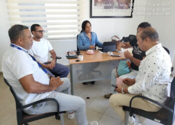 Medio Ambiente y Turismo buscan solución a acumulación de basura en el muelle de Sánchez tras reunión en Las Terrenas