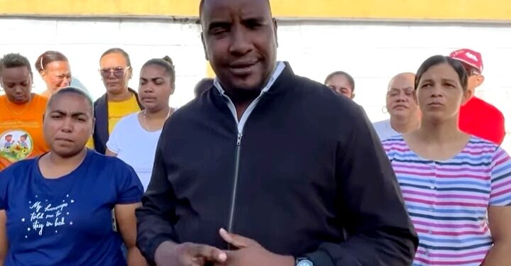 Protestan de Padres paraliza labores en escuela de Los Naranjitos, Las Terrenas