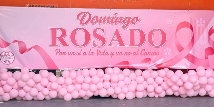 Las Terrenas cierra jornada artesanal con un mensaje de esperanza y solidaridad contra el cáncer