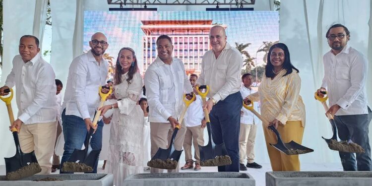 Con primer picazo,inician construcción de la Clínica Dr José Bello, en Nagua