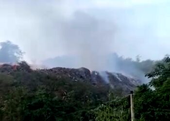 Junta de vecinos denuncia que persistela humareda del vertedero de Las Terrenas tras un mes sin respuesta oficial