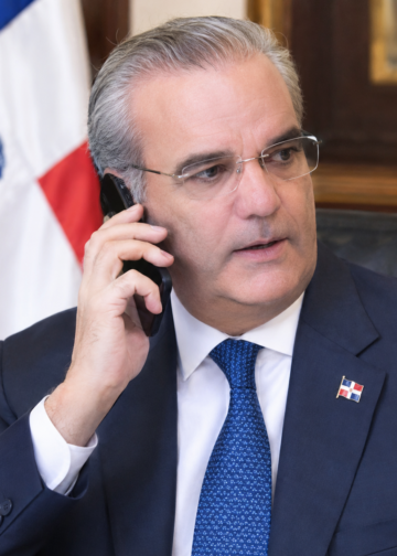 Luis Abinarde conversa con Bukele sobre apoyo a operaciones en Haití