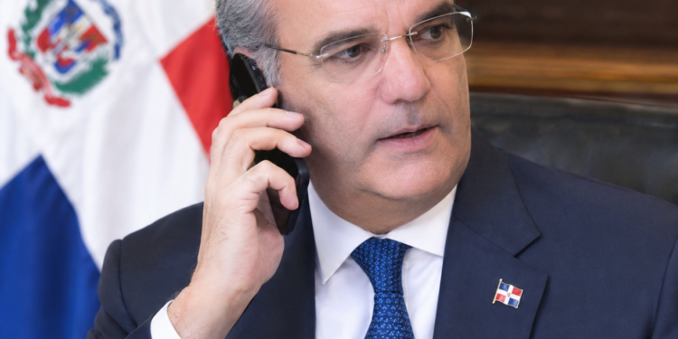 Luis Abinarde conversa con Bukele sobre apoyo a operaciones en Haití